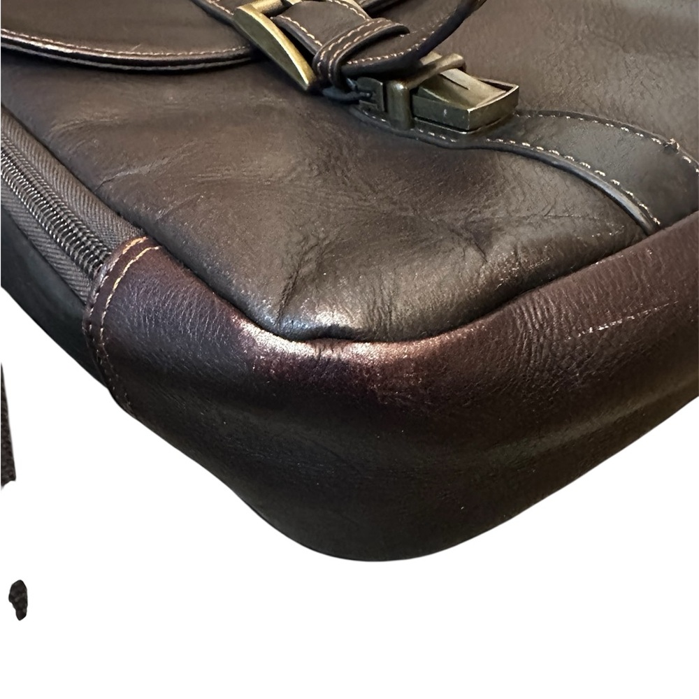Samsonite Colombian Leather Flap-Over Messenger Laptop Bag - Picture 8 of 15